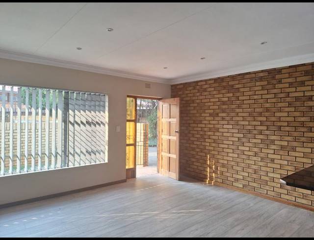 2 BEDROOM TOWNHOUSE FOR SALE IN STRUBENVALE